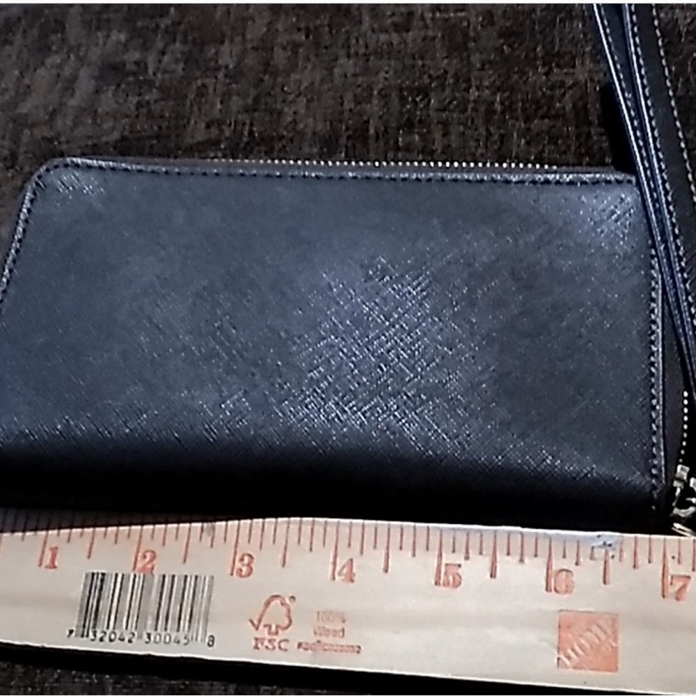 Michael Kors brown saffiano leather wristlet phone carrier - Picture 3 of 9